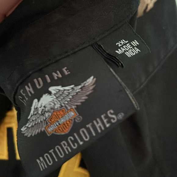 HD button down - Picture 3 of 4